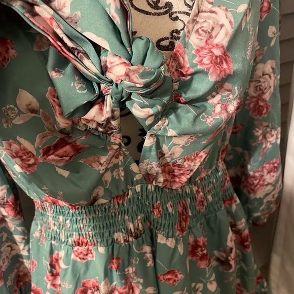 Front keyhole bow tie dress - Picture 6 of 7